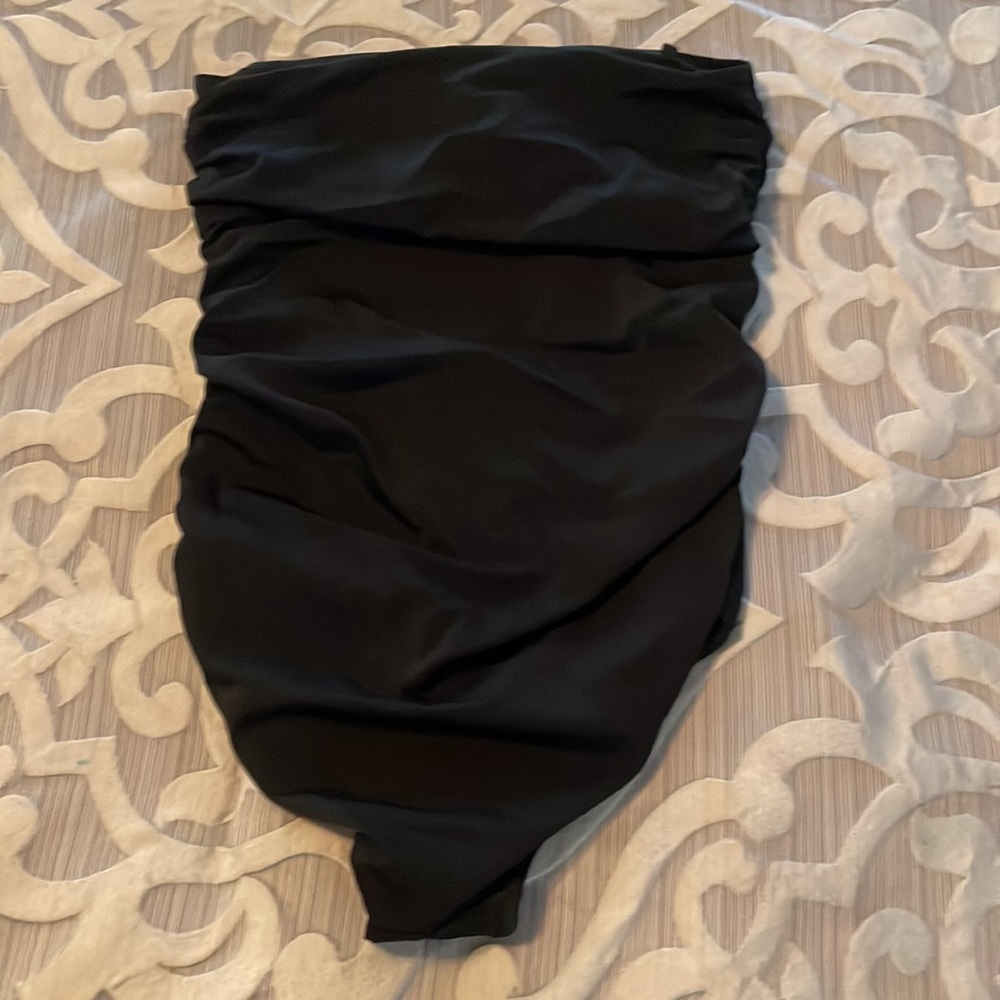 Never warn one piece swim suit - Picture 3 of 3
